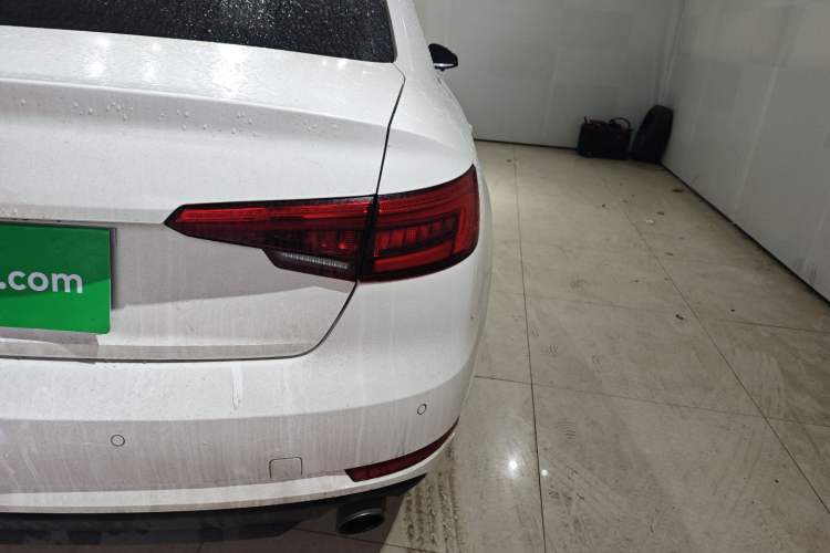 Used Audi A4L 2017 40 TFSI Ambition Edition
