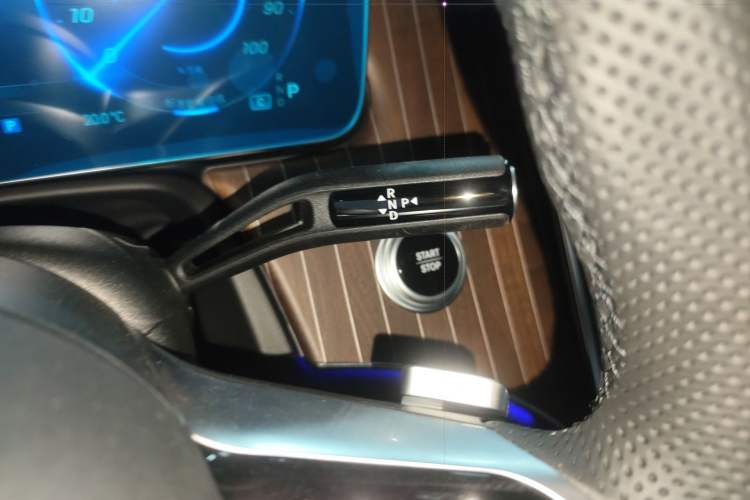 Used Mercedes-Benz EQE SUV 2024 500 4MATIC Pioneer Edition Gear Lever