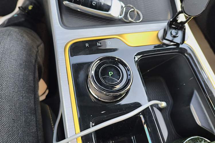 Used AION Y 2021 70 Enjoyment Tech Edition Gear Lever