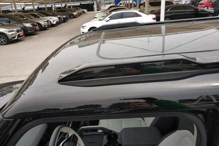 Used iCAR 03 2024 501km Two-Wheel Drive Long-Range Version Roof