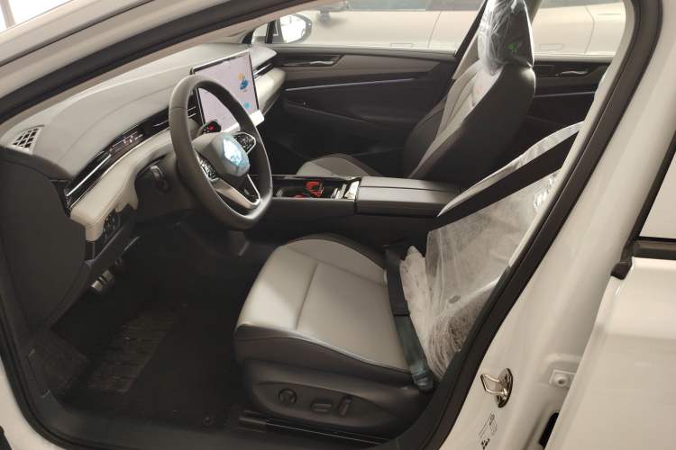 Used Volkswagen ID.7 VIZZION 2024 AIR model Left Front Seat