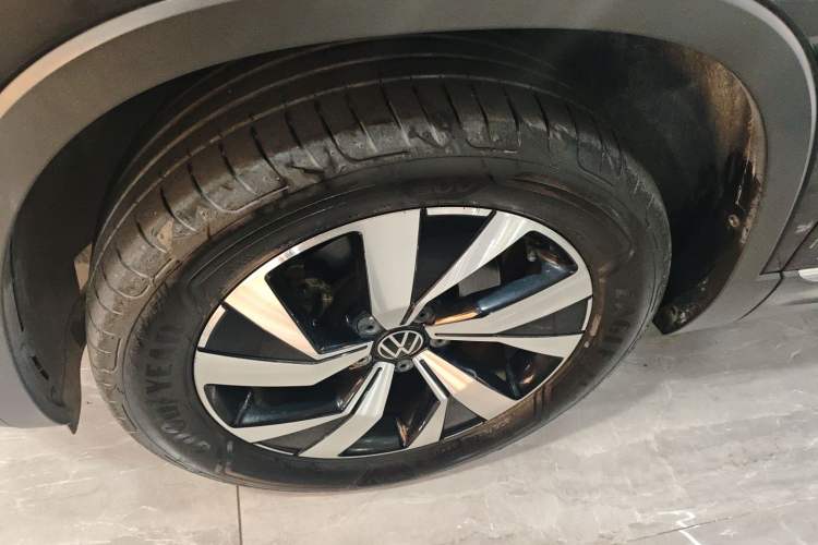 Used Volkswagen Tayron 2022 280TSI Two-Wheel Drive Luxury Smart Connectivity Version
