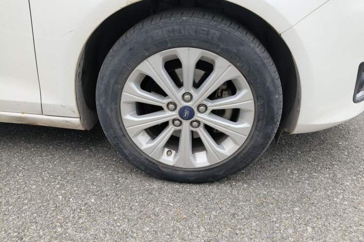 Used Ford Escort 2015 1.5L Automatic Fashion Model Right Front Wheel Hub