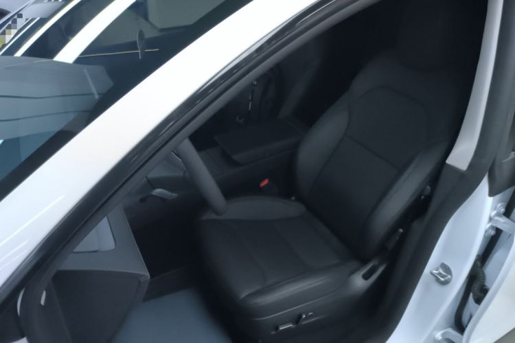 Used Tesla Model Y 2025 Long-Range All-Wheel-Drive Version