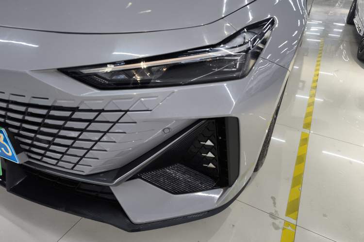 Used Changan UNI-V 2022 1.5T Prestige Version