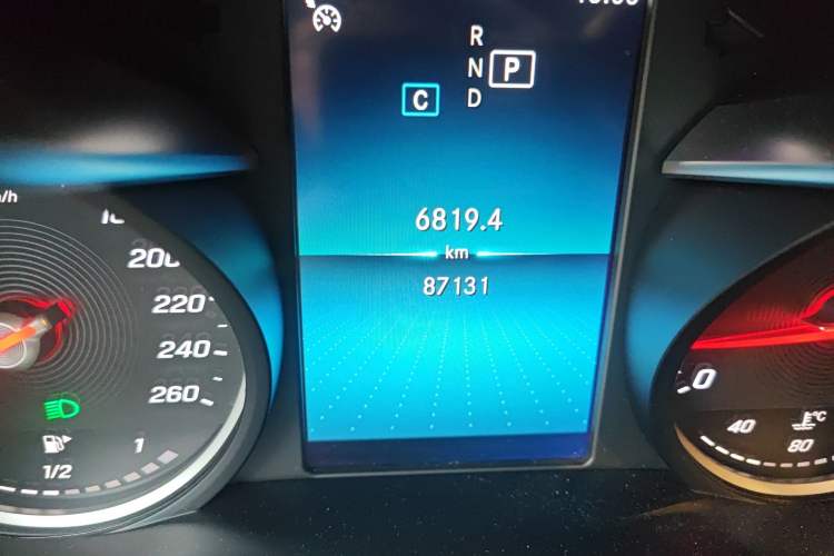 Used Mercedes-Benz C-Class 2019 C 180 L Dynamic Sports Edition Odometer Close Up