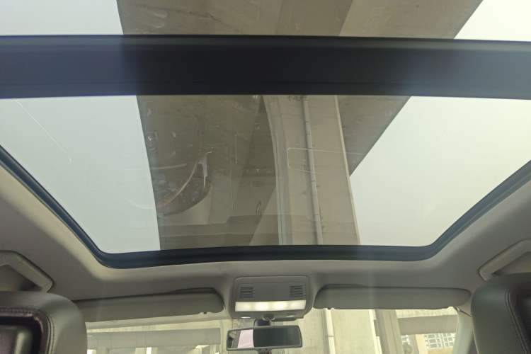 Used Volkswagen Touareg 2011 3.0 TSI High-End Version Headliner