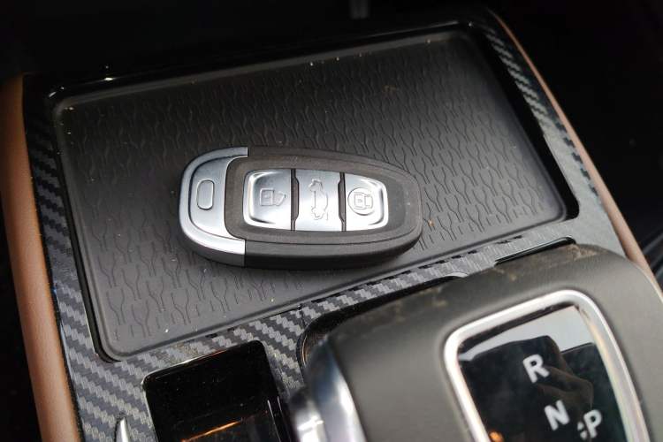 Used Hongqi E-QM5 2022 431 km Charge & Enjoy Edition Vehicle Key