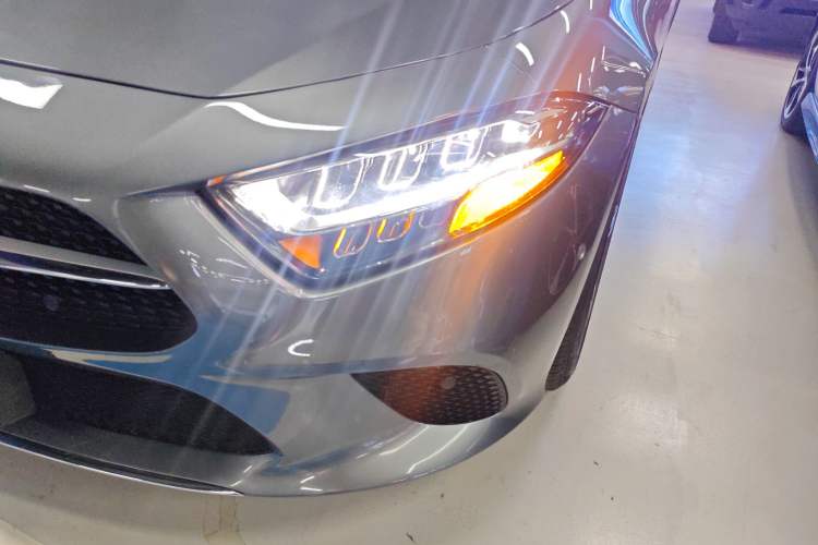 Used Mercedes-Benz CLS 2018 CLS 300 Dynamic Edition Left Front Headlight