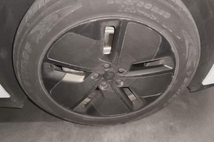 Used Li Auto i6 2025 Model Two-Wheel-Drive Standard Type Right Front Wheel Hub