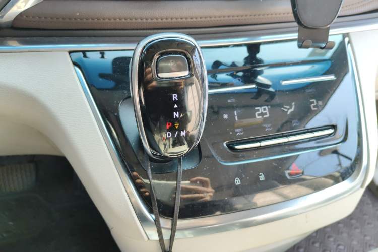 Used Buick GL8 2020 Land Business Class 652T Luxury Model
