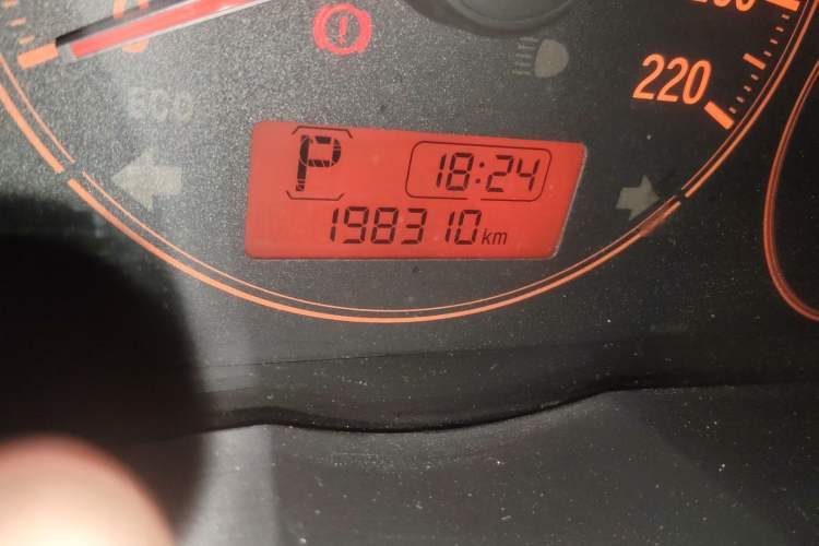 Used Honda Greiz 2016 1.5L CVT Classic Edition Odometer Close Up