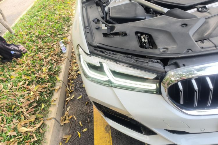 Used BMW 5 Series 2023 530Li Luxury Edition M Sport Package Right Front Headlight