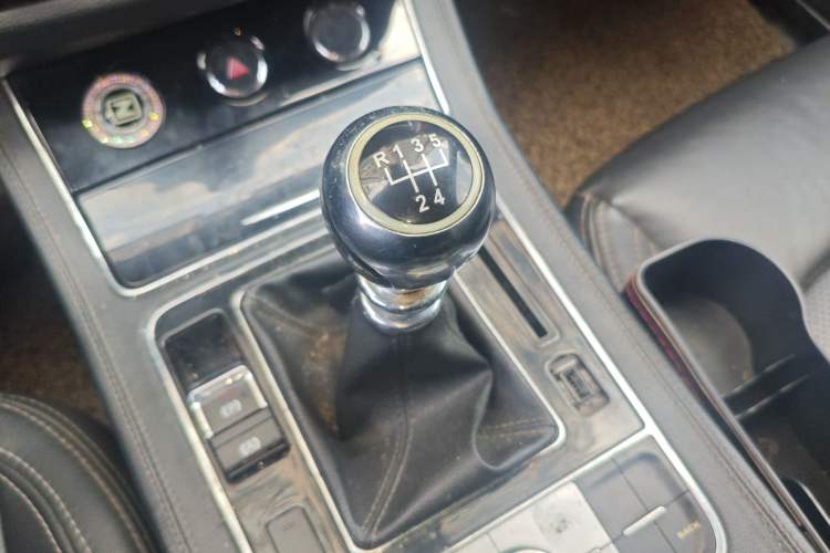 Used Zotye T600 2016 Sport Edition 1.5T Manual Luxury Model Gear Lever