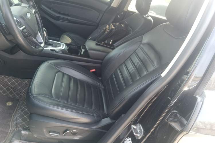 Used Ford Edge 2015 2.0T GTDi Two-Wheel-Drive High-Line Version