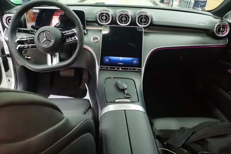 Used Mercedes-Benz C-Class 2025 Refresh C 200 L Sport Edition Center Console