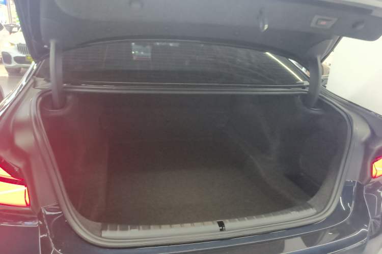 Used BMW 5 Series 2022 Second Facelift 525Li M Sport Package
