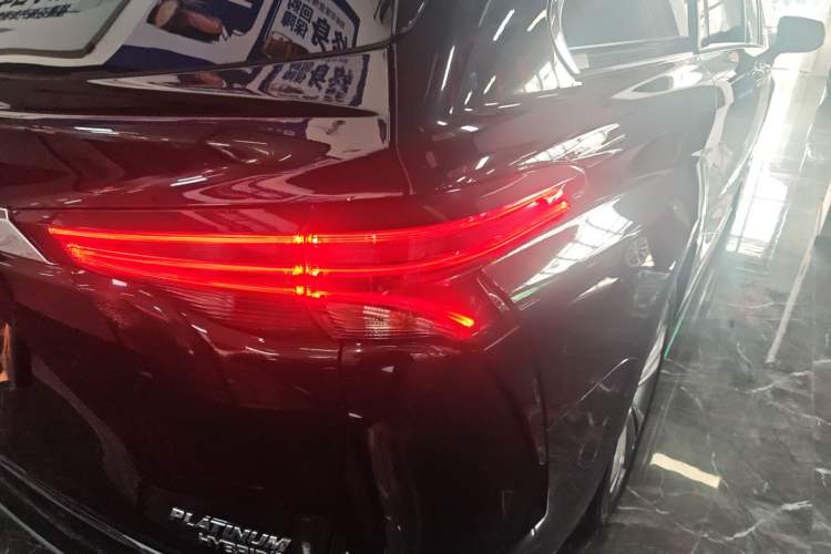 Used Toyota SIENNA 2023 2.5L Hybrid Platinum Edition
