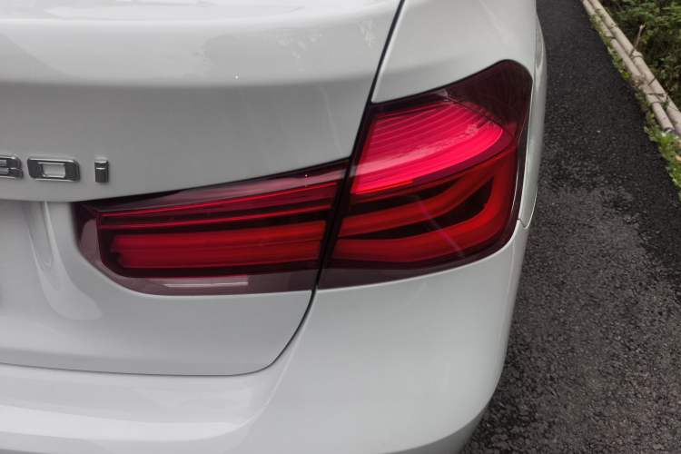 Used BMW 3 Series 2018 330i M Sport Night Edition Exterior 3