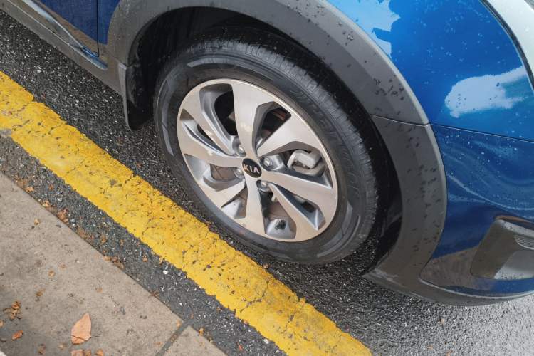 Used Kia KX Cross 2017 1.4L AT GLS Right Front Wheel Hub