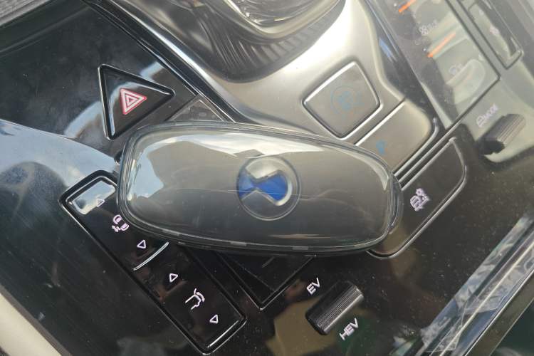 Used Denza D9 2024 DM-i 980 Four-Wheel Drive Prestige Model
