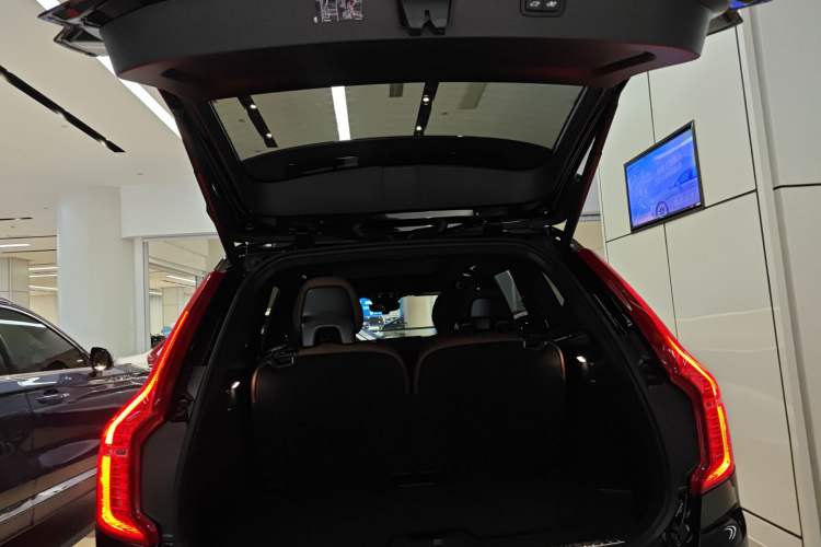 Used Volvo XC90 2025 B5 SmartDrive Luxury Edition 7-Seater
