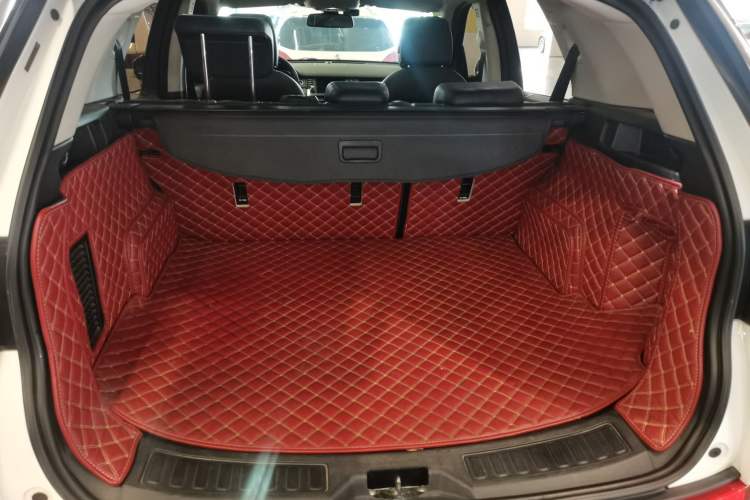 Used Land Rover Discovery Sport 2018 240 PS SE Version Trunk