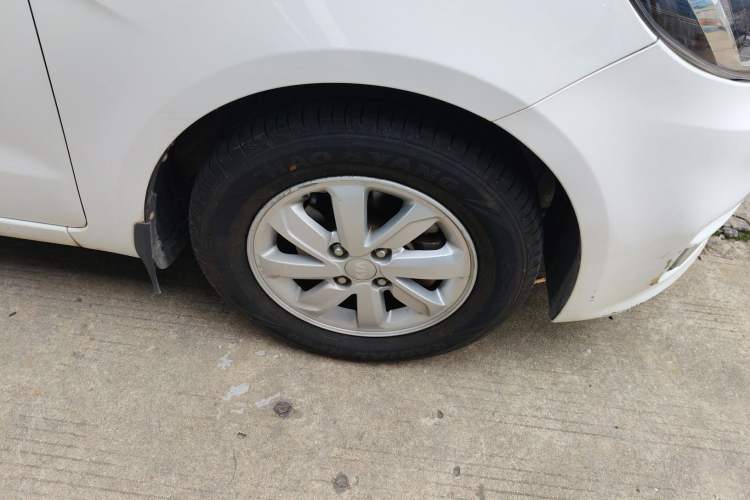 Used Kia K2 2015 Hatchback 1.4L AT GLS Cool Edition Right Front Wheel Hub