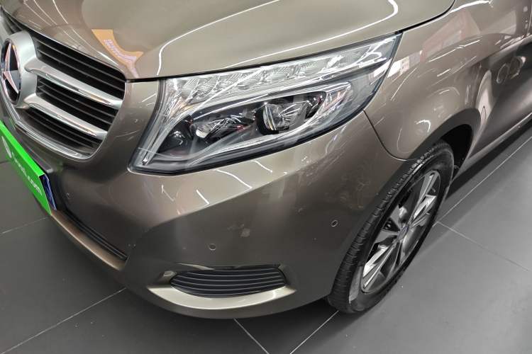 Used Mercedes-Benz V-Class 2017 V 260 Avantgarde Edition Left Front Headlight