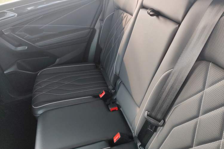 Used Volkswagen Tiguan L 2023 Revised Version 330TSI Automatic Two-Wheel Drive Smart Enjoyment Edition