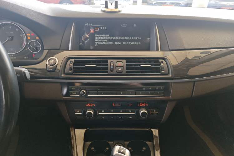 Used BMW 5 Series 2014 525Li Luxury Design Package
