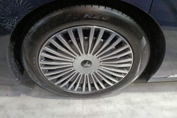 Used VOYAH Dream 2025 PHEV Four-Wheel-Drive Flagship Kunpeng Edition Right Rear Wheel Hub