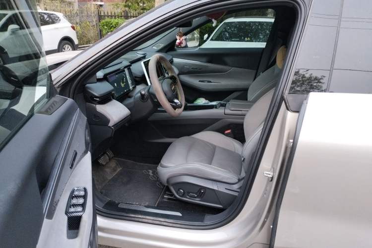 Used Lynk & Co 08 EM-P 2023 245km Ultra-Long Range Halo Left Front Seat