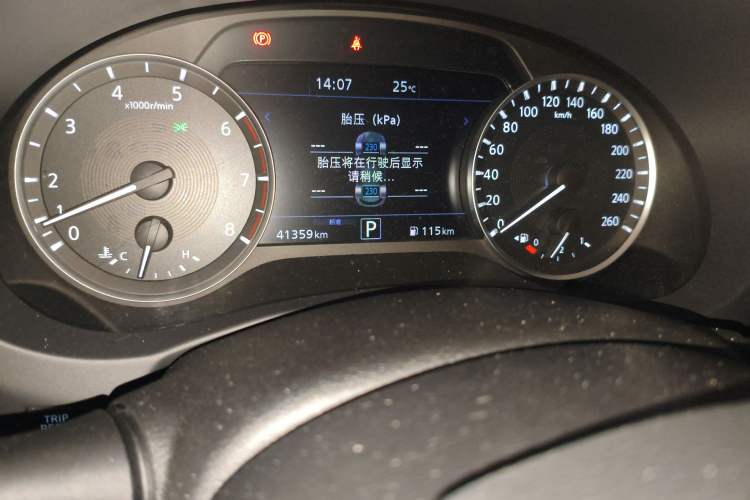 Used Infiniti QX50 2018 2.0T Four-Wheel Drive Smart Edition Odometer Close Up