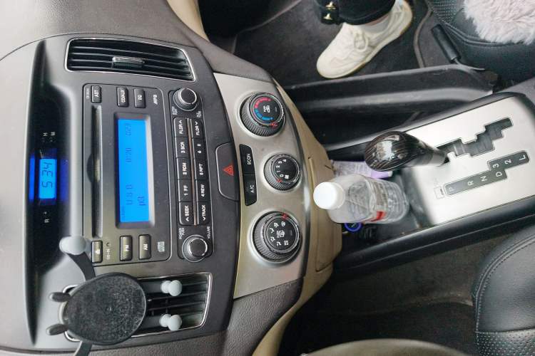 Used Hyundai Celesta 2011 1.6L Automatic Comfort Edition Audio And AC Panel