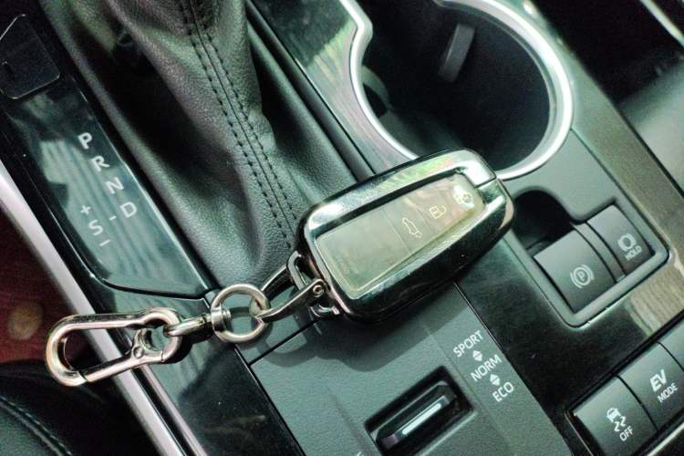 Used Toyota Highlander 2022 Dual-Engine 2.5L Four-Wheel Drive Prestige Version 7 Seats Vehicle Key