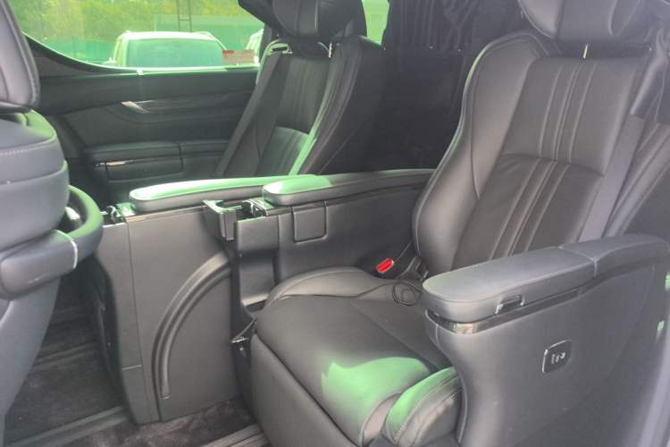 Used Lexus LM 2020 300h Seven-Seat Elegant Edition
