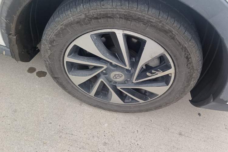 Used CHANGAN OSHAN A800 2017 1.5T Manual Luxury Model Right Front Wheel Hub