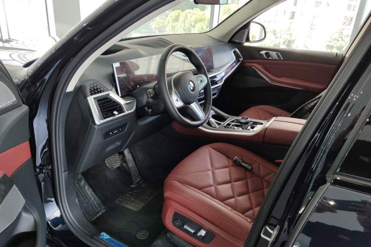 Used BMW X5 2025 Model, xDrive 30Li Prestige M Sport Night Package Driver Seat