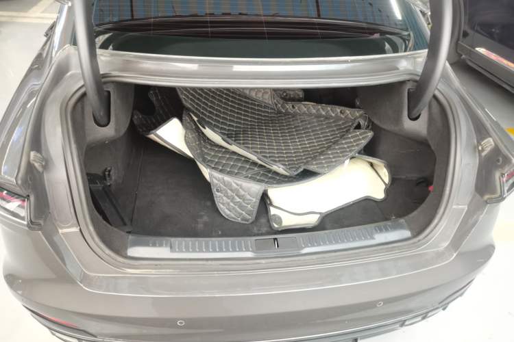 Used Lincoln Z 2022 iKoo Luxury Edition Trunk