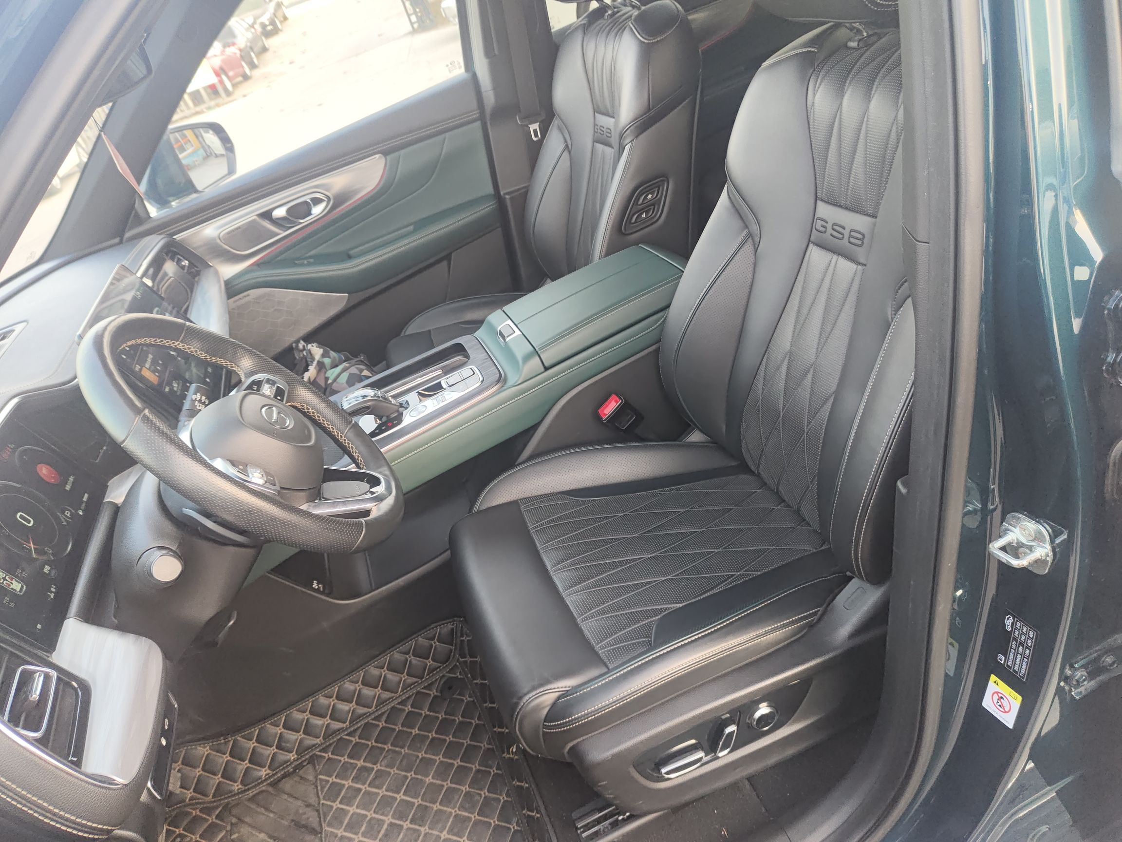 Переднее сиденье в автомобиле