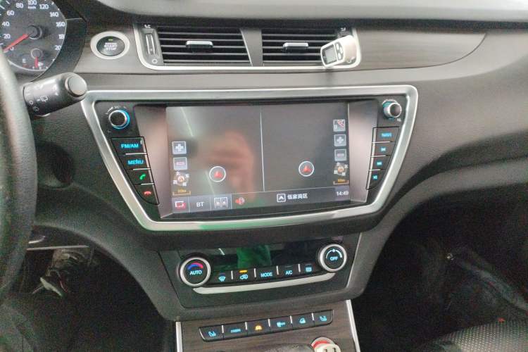 Used Land X7 2015 2.0T Panoramic Prestige Edition
