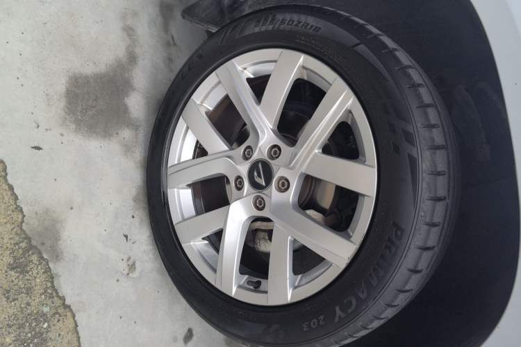 Used Jetta VS7 2020 1.4T Automatic Enjoyment Model Left Front Wheel Hub