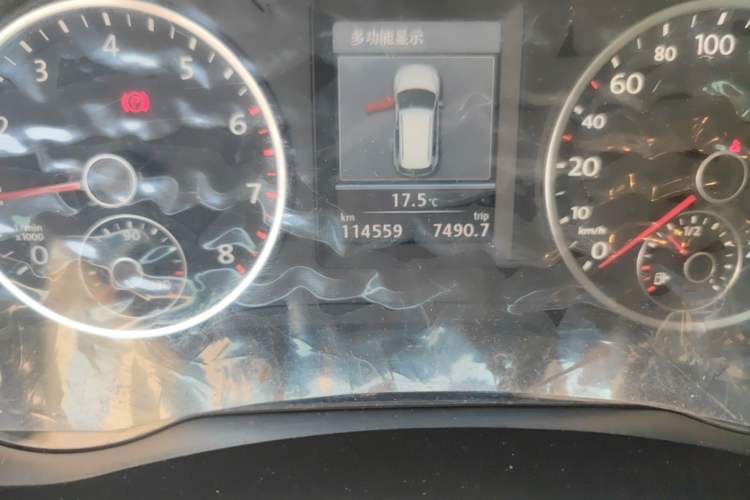 Used Volkswagen Tiguan 2013 1.8TSI Automatic Two-Wheel Drive Luxury Model Odometer Close Up