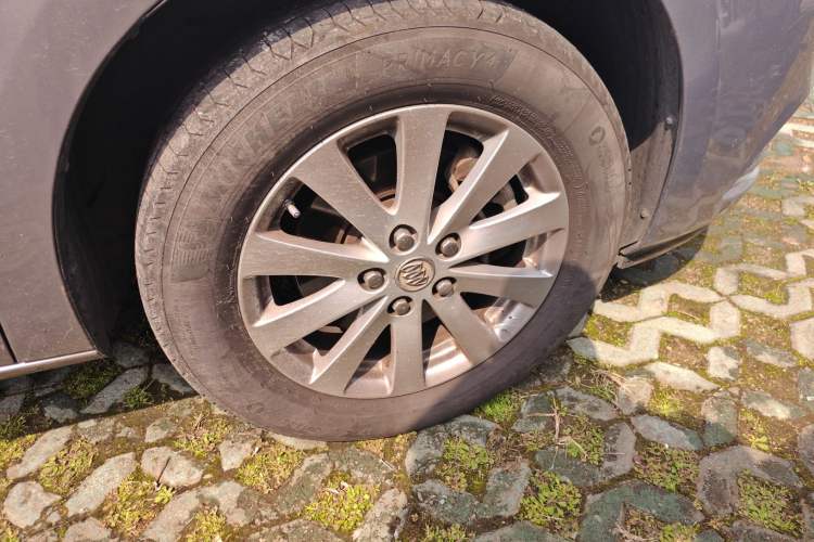 Used Buick GL8 2018 28T Luxury Model China VI Standard Right Front Wheel Hub