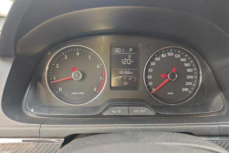 Used Volkswagen Gran Lavida 2014 1.4TSI Automatic Sport Edition Odometer Close Up