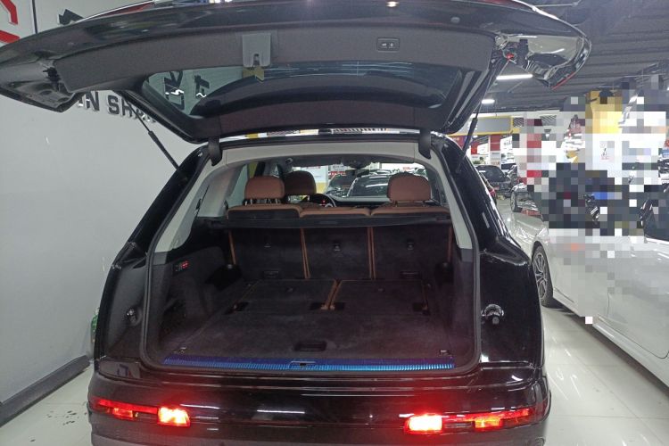 Used Audi Q7 2022 55 TFSI quattro S line Sport model
