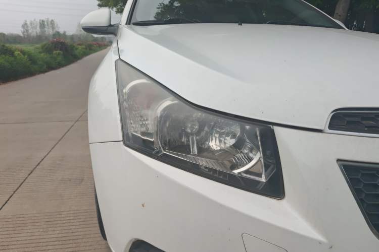 Used Chevrolet Cruze 2013 1.6L SE MT Right Front Headlight