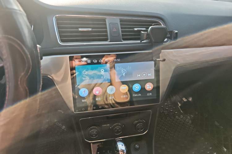 Used Volkswagen Gran Lavida 2017 180TSI DSG Comfort Edition Audio And AC Panel