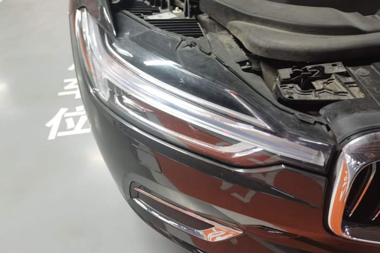 Used Volvo XC60 2018 T5 4x4 Zhiya Luxury Edition Right Front Headlight